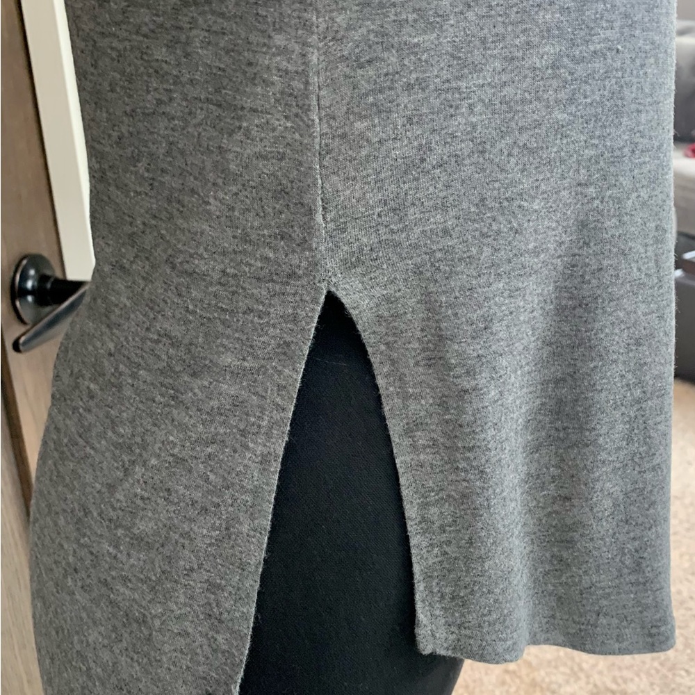 Small gray top - Picture 4 of 5